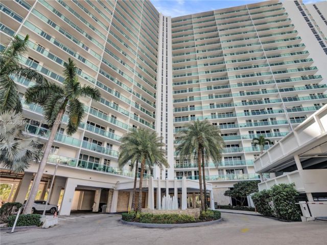  2 BR,  2.00 BTH &nbsp; style home in Sunny Isles Beach
