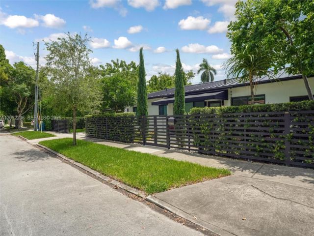  3 BR,  3.00 BTH &nbsp; style home in Miami