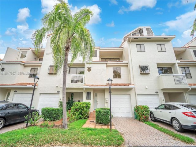  4 BR,  3.50 BTH &nbsp; style home in Aventura