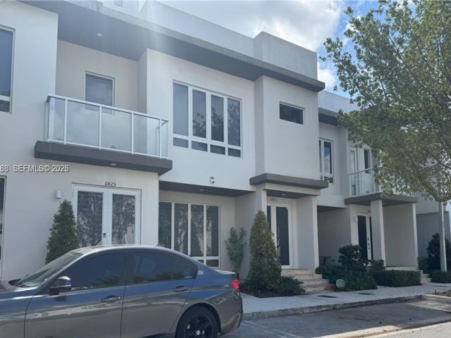  3 BR,  2.50 BTH &nbsp;Townhouse style home in Medley