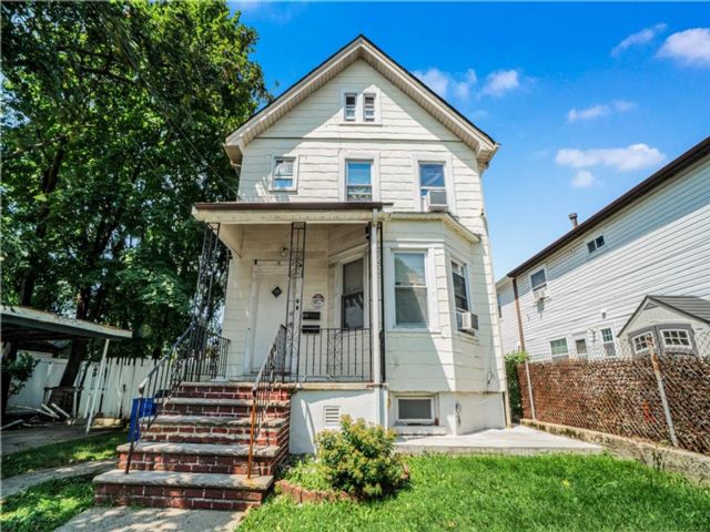 Studio,  0.00 BTH &nbsp;Multi-family style home in Port Richmond