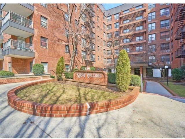  2 BR,  1.00 BTH &nbsp;Co-op style home in Old Mill Basin