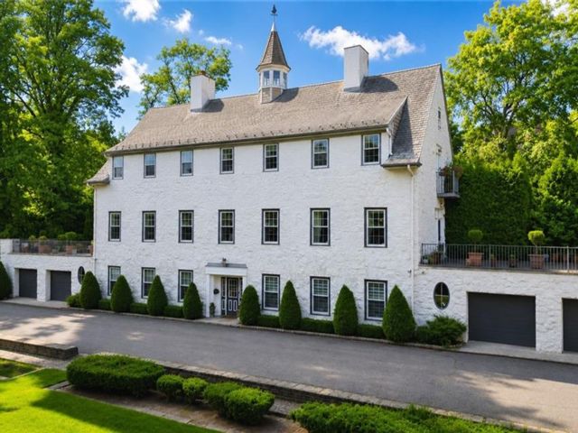  7 BR,  6.00 BTH &nbsp;Single family style home in Todt Hil