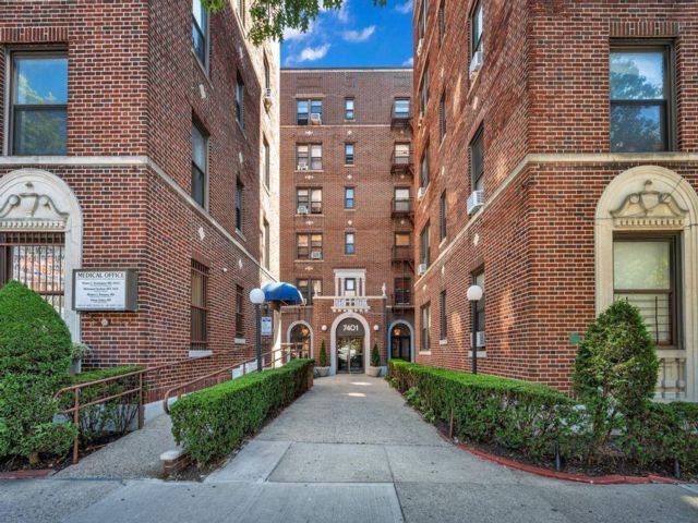  1 BR,  1.00 BTH &nbsp;Co-op style home in Bay Ridge