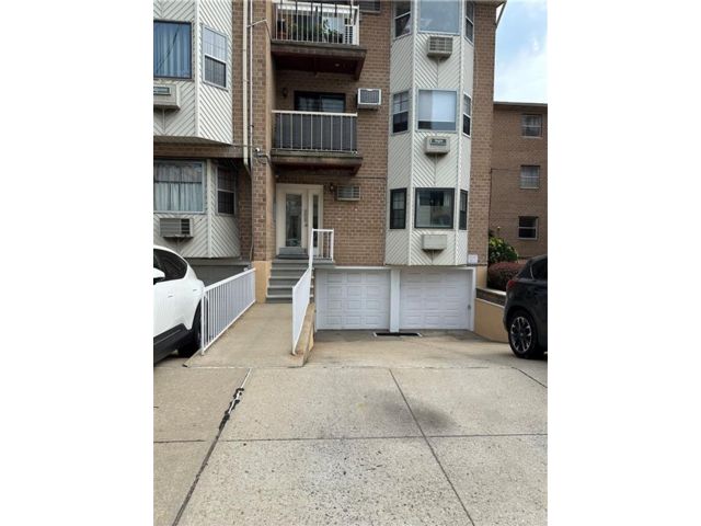  1 BR,  1.00 BTH &nbsp;Condominium style home in Dyker Heights