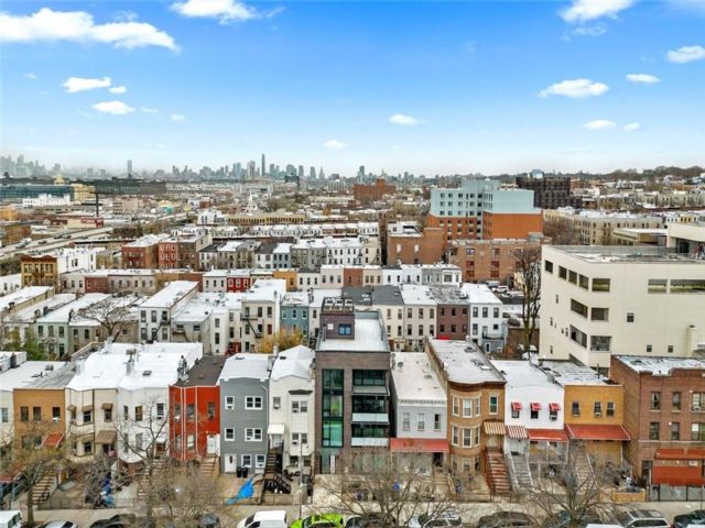  1 BR,  1.00 BTH &nbsp;Condominium style home in Sunset Park