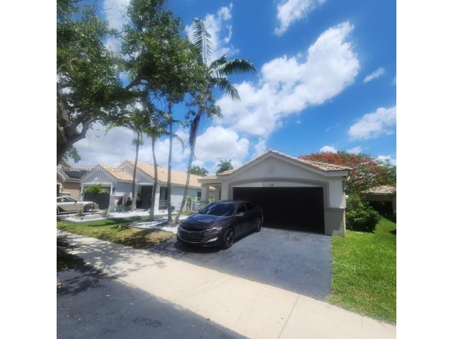  3 BR,  2.00 BTH &nbsp; style home in Weston