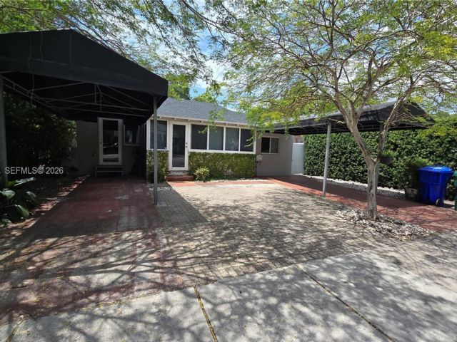  5 BR,  5.00 BTH &nbsp; style home in Miami