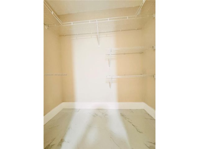 [PHOTO]