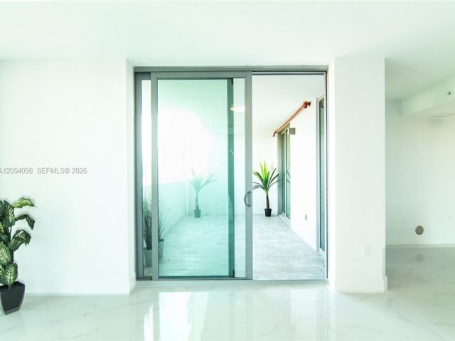 [PHOTO]