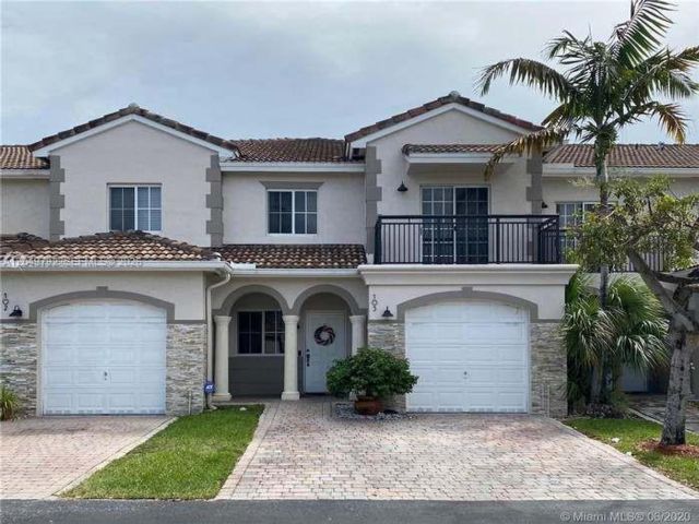  3 BR,  2.50 BTH &nbsp;Townhouse style home in Miami