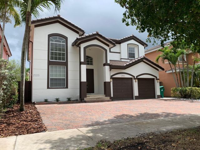  3 BR,  2.50 BTH &nbsp;Traditional style home in Miami