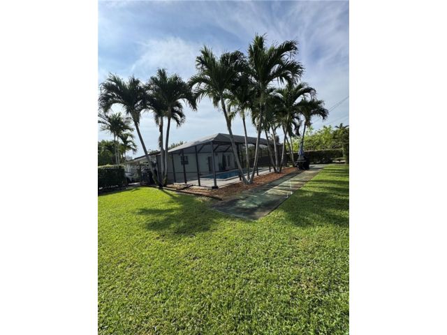  3 BR,  3.00 BTH &nbsp; style home in Biscayne Park