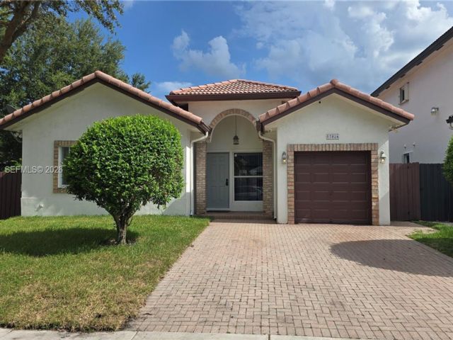  3 BR,  2.00 BTH &nbsp;Traditional style home in Miami