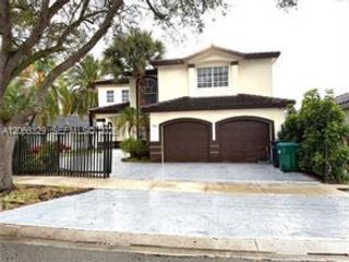  4 BR,  3.00 BTH &nbsp;Traditional style home in Miami