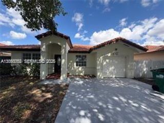  3 BR,  2.00 BTH &nbsp;Traditional style home in Miami