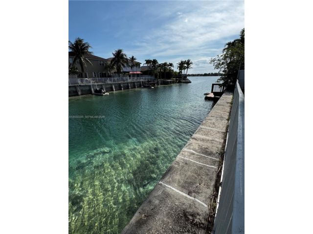  3 BR,  2.00 BTH &nbsp;Traditional style home in Miami