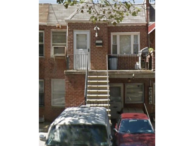  3 BR,  2.00 BTH &nbsp;Multi-family style home in Canarsie