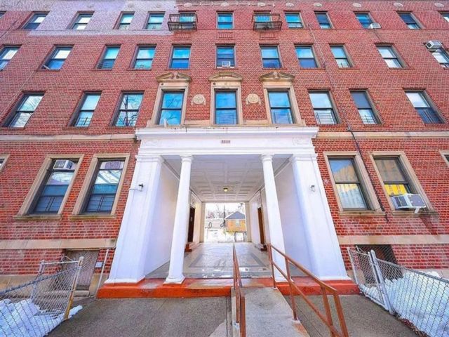  3 BR,  1.00 BTH &nbsp;Co-op style home in Bensonhurst