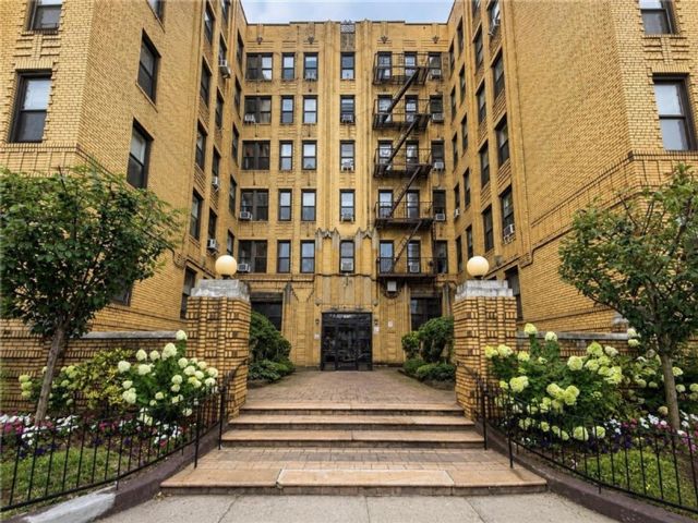  1 BR,  1.00 BTH &nbsp;Co-op style home in Midwood