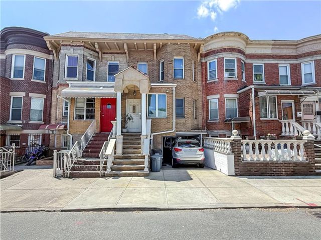 Studio,  3.00 BTH &nbsp;Multi-family style home in Bensonhurst
