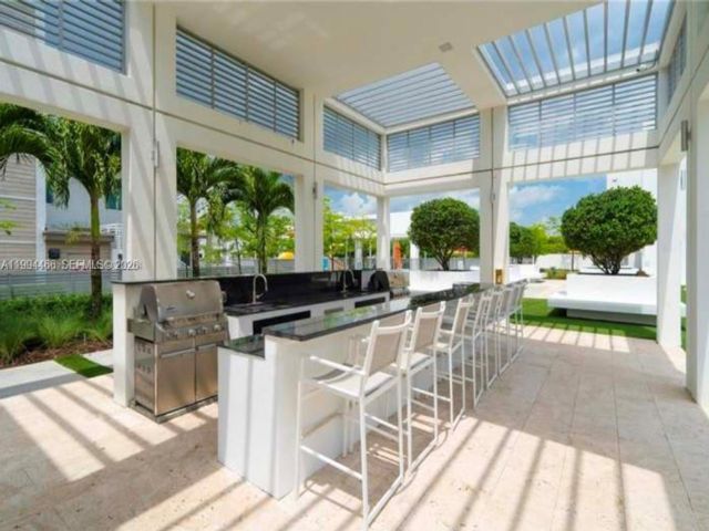 [PHOTO]
