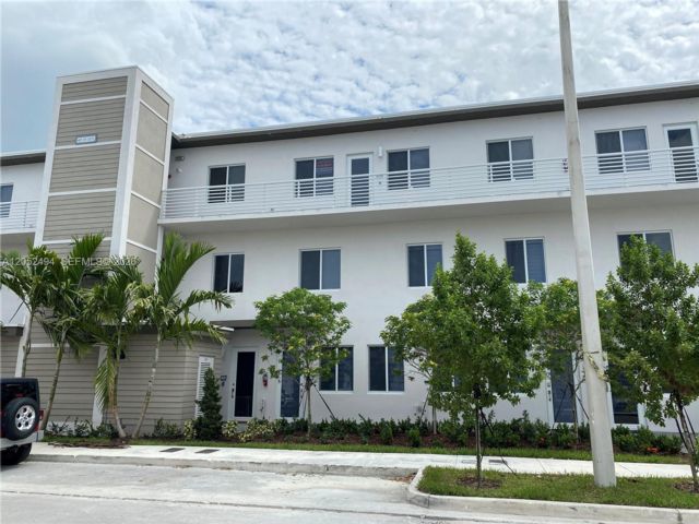  3 BR,  2.00 BTH &nbsp; style home in Medley