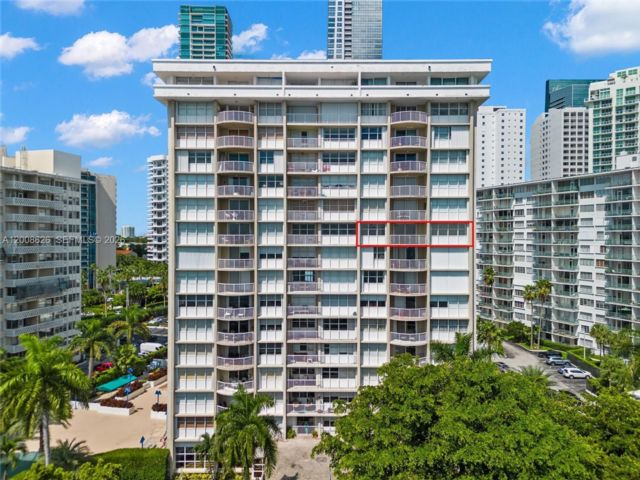 3 BR,  2.00 BTH &nbsp; style home in Miami