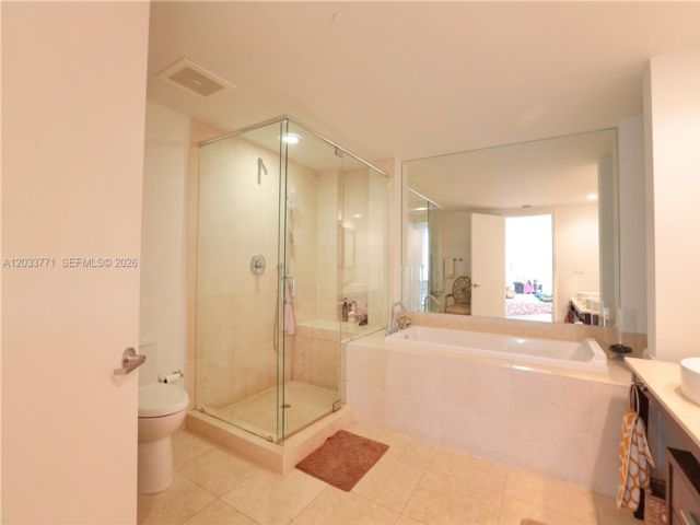  2 BR,  2.00 BTH &nbsp; style home in Miami