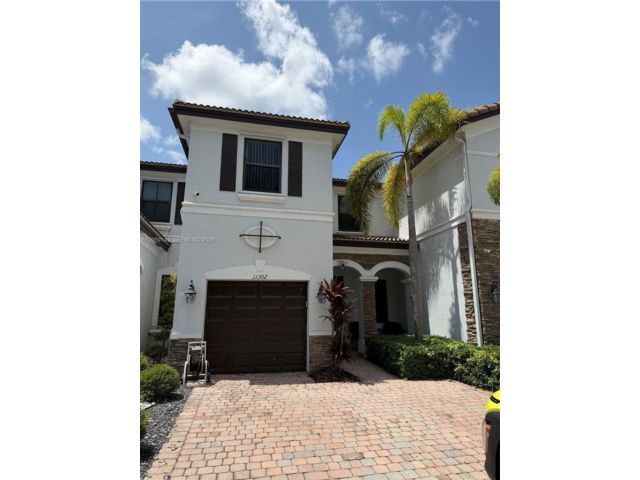  3 BR,  3.00 BTH &nbsp; style home in Medley