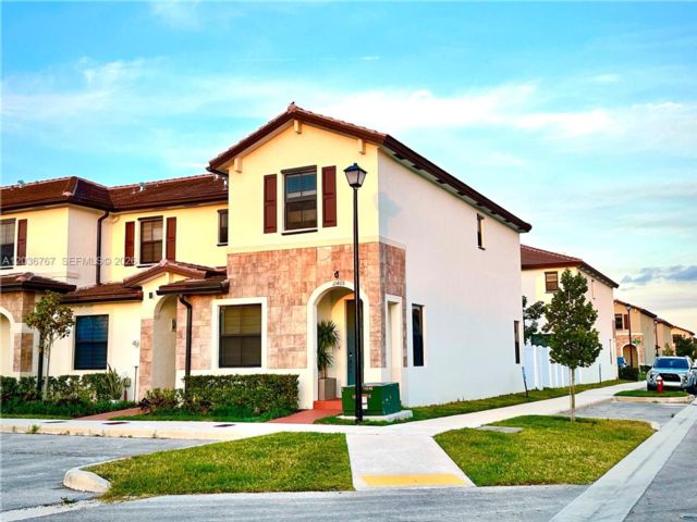  3 BR,  3.00 BTH &nbsp; style home in Hialeah