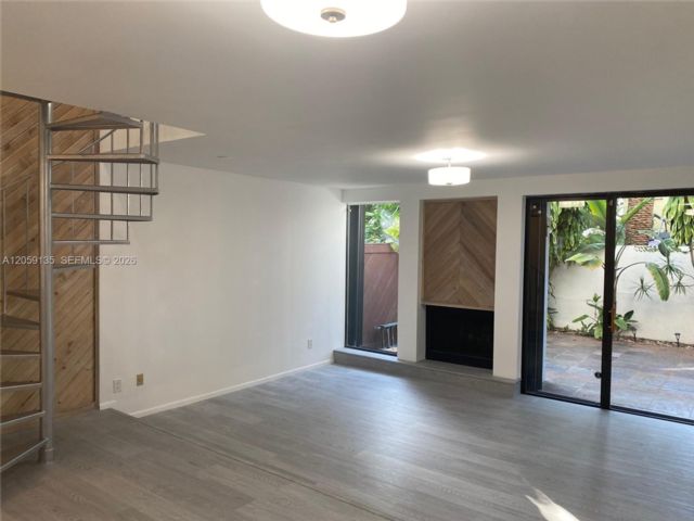  2 BR,  2.00 BTH &nbsp;Townhouse style home in Miami