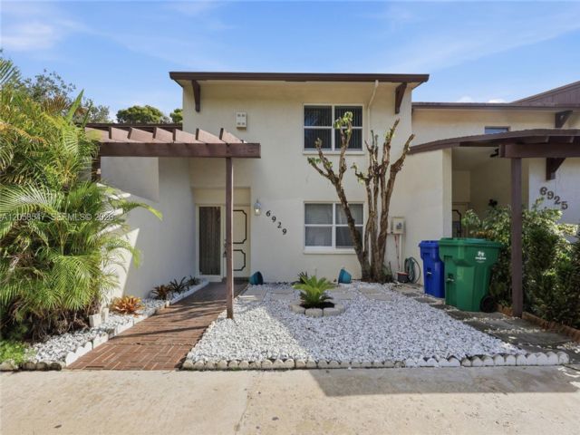  3 BR,  2.50 BTH &nbsp; style home in Miramar