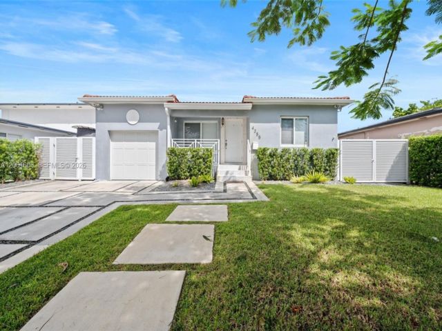  2 BR,  2.00 BTH &nbsp; style home in Miami