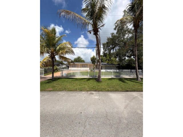  4 BR,  2.00 BTH &nbsp; style home in Miami