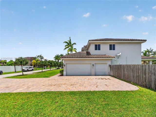  5 BR,  3.00 BTH &nbsp; style home in Miami