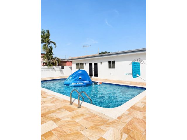  4 BR,  3.00 BTH &nbsp; style home in Miami