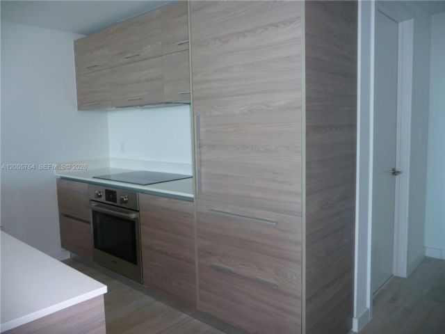 [PHOTO]