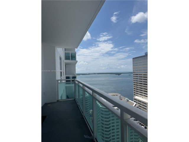 [PHOTO]