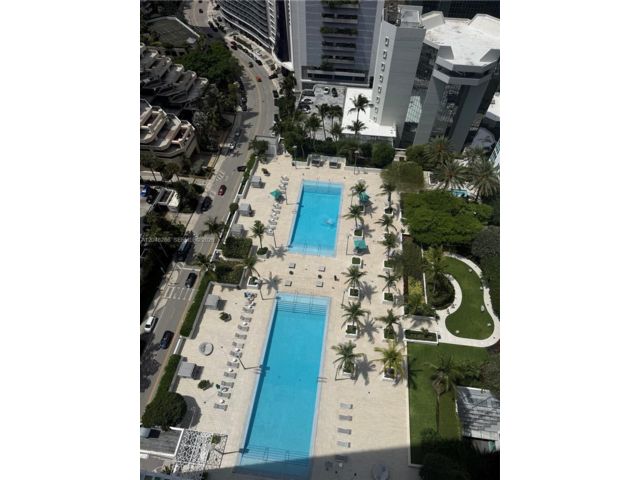 [PHOTO]