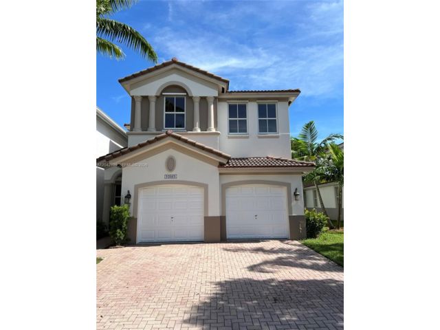  4 BR,  2.50 BTH &nbsp; style home in Medley
