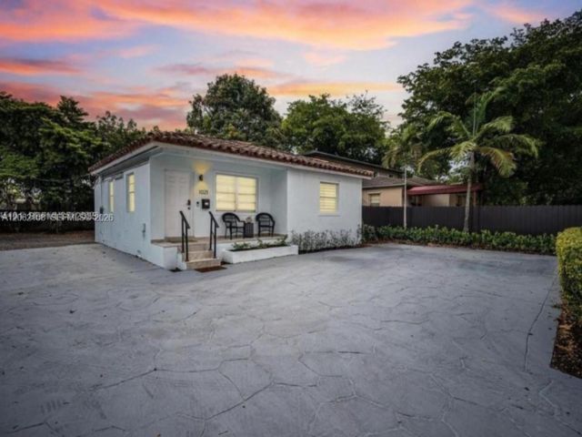  2 BR,  1.00 BTH &nbsp; style home in Miami