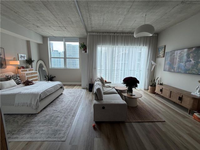[PHOTO]