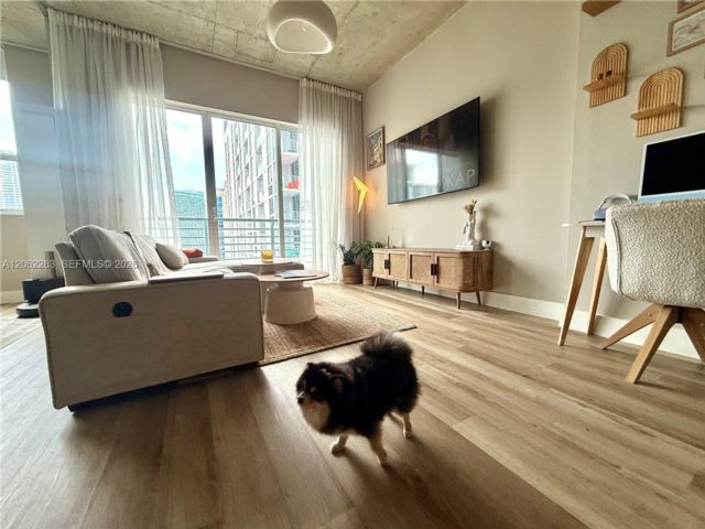 [PHOTO]