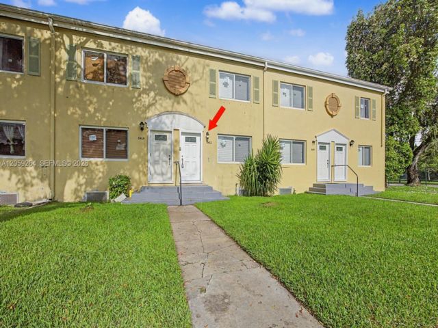  3 BR,  2.00 BTH &nbsp; style home in El Portal