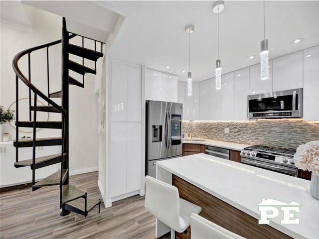  2 BR,  2.00 BTH &nbsp;Condominium style home in Sheepshead Bay