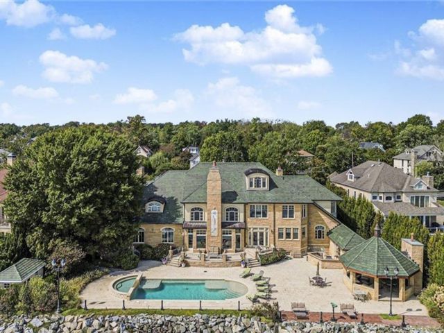  7 BR, 11.00 BTH &nbsp;Single family style home in Annadale