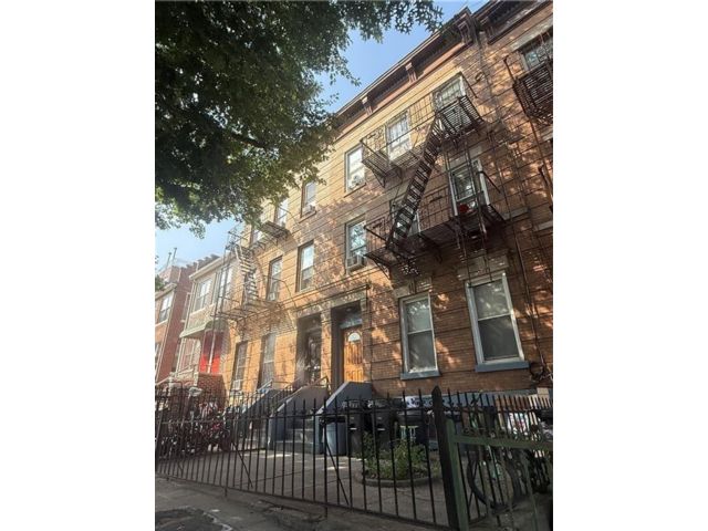 11 BR,  0.00 BTH &nbsp;Multi-family style home in Sunset Park