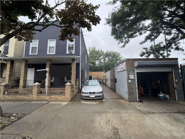 Studio,  0.00 BTH &nbsp;Mixed use style home in Ridgewood