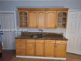  5 BR,  3.00 BTH &nbsp; style home in Miami